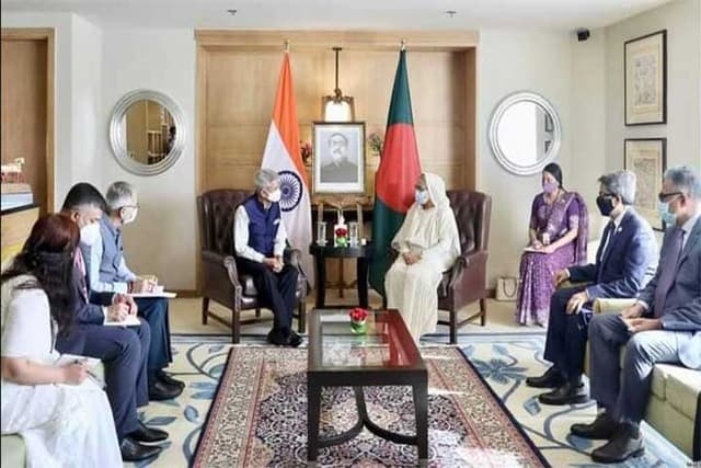 প্রধানমন্ত্রীর সঙ্গে সাক্ষাৎ করলেন ভারতের পররাষ্ট্রমন্ত্রী