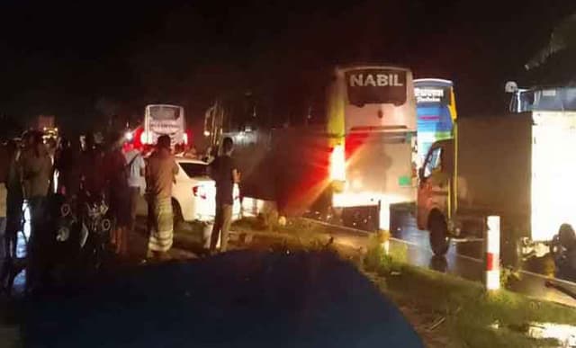 তারাগঞ্জে দুই বাসের মুখোমুখি সংঘর্ষে নিহত ৮, আহত ৫০