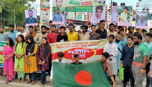 পটুয়াখালীতে বৈষম্য বিরোধী ছাত্র আন্দোলন শহীদী মার্চ পালন