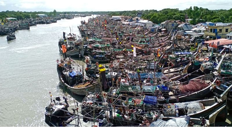 উত্তাল সাগর, ঘাটে ফিরেছে জেলেরা