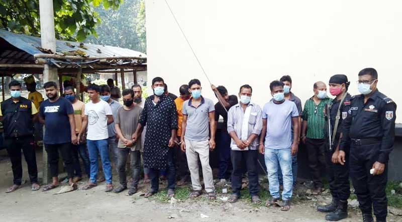 টাঙ্গাইলে র‌্যাবের হাতে বিভিন্ন স্থান থেকে ২৭ দালাল আটক!