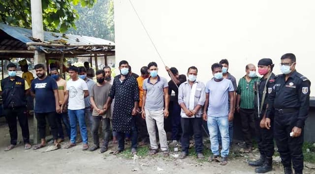 টাঙ্গাইলে র‌্যাবের হাতে বিভিন্ন স্থান থেকে ২৭ দালাল আটক!