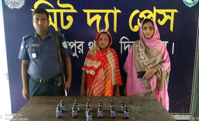 হিলিতে ফেন্সিডিলসহ নারী গ্রেফতার
