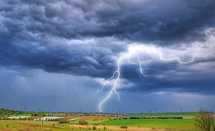 সাত জেলায় বজ্রপাতে ১২ জনের মৃত্যু