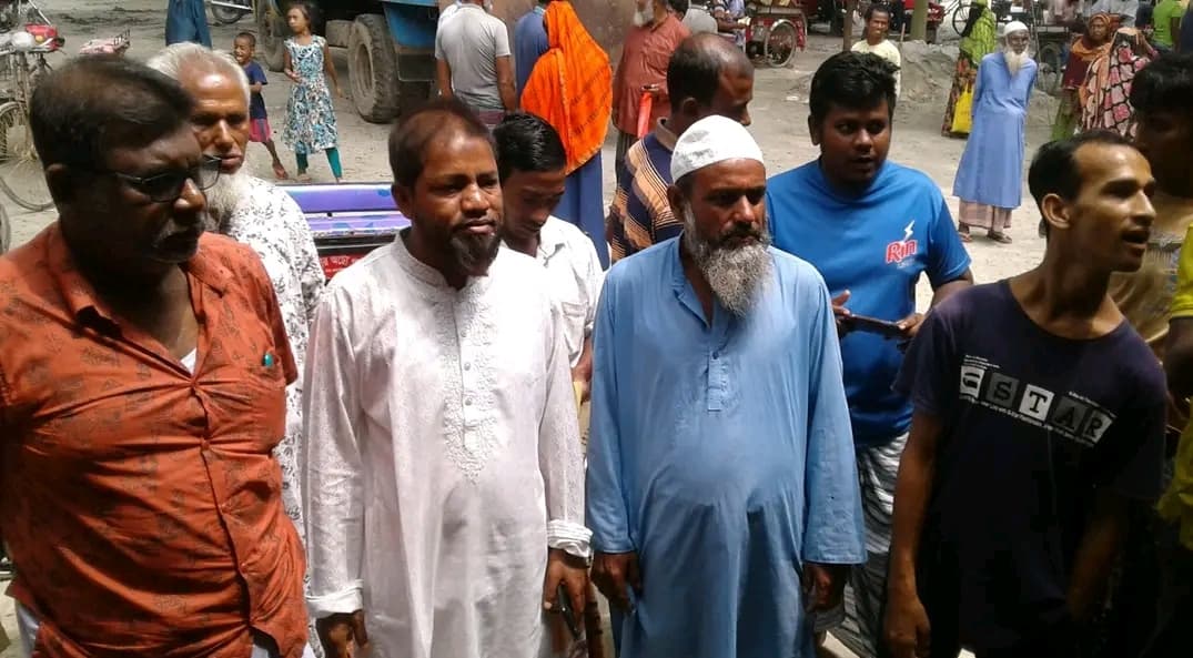 হাকিমপুরের বোয়ালদাড় ইউনিয়নে টিসিবি'র পণ্য বিক্রয়ের উদ্বোধন