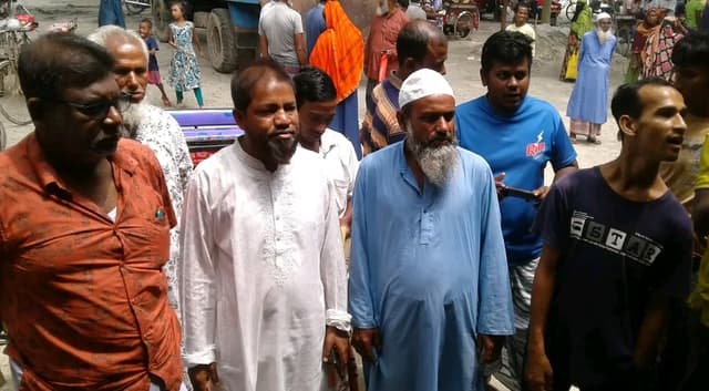 হাকিমপুরের বোয়ালদাড় ইউনিয়নে টিসিবি'র পণ্য বিক্রয়ের উদ্বোধন