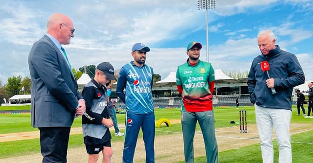 পাকিস্তানের বিপক্ষে টস জিতে ব্যাটিংয়ে বাংলাদেশ