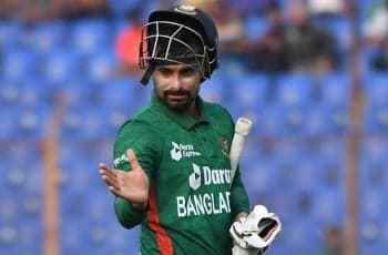 শুরুতেই জোড়া উইকেট হারিয়ে বিপদে বাংলাদেশ