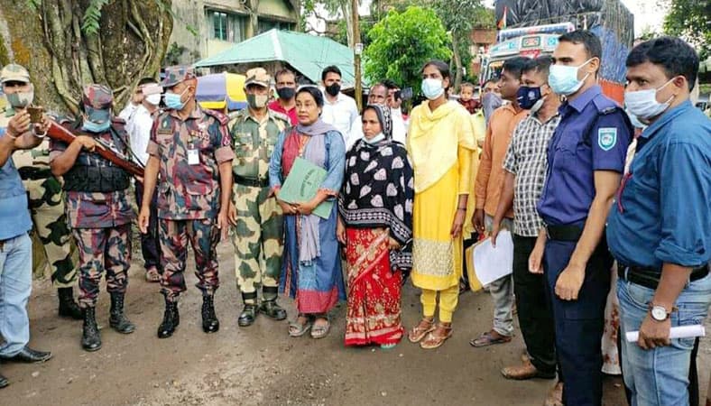 অনুপ্রবেশকারী ৩ ভারতীয় নাগরিক দেশে ফিরলেন