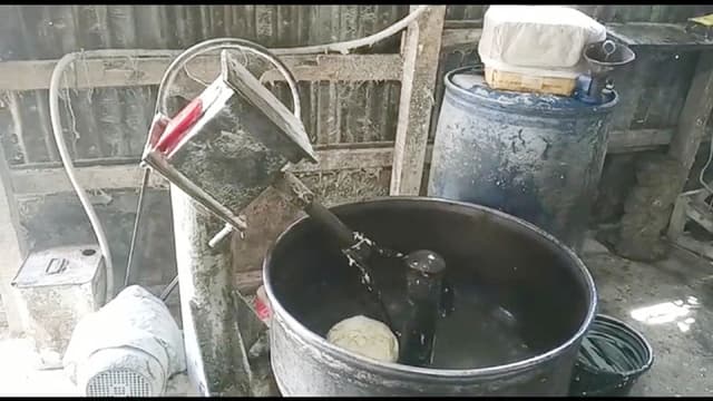 অস্বাস্থ্যকর পরিবেশে খাদ্য প্রস্তুতের দায়ে ৫ ব্যবসায়ীকে জরিমানা