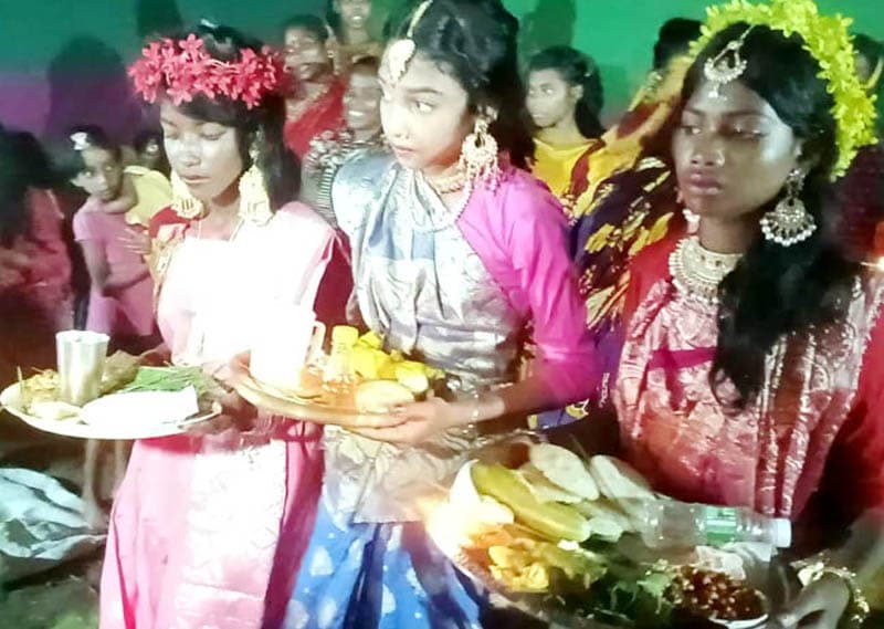 পাঁচবিবিতে আদিবাসীদের কারাম পূজা