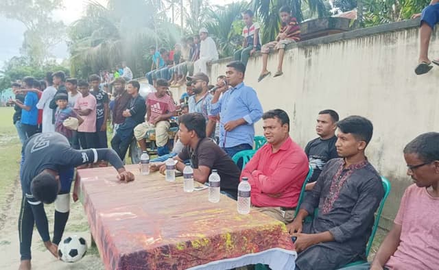 হাতীবান্ধায় প্রীতি ফুটবল ম্যাচ অনুষ্ঠিত