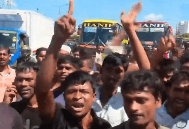 চট্টগ্রাম-কক্সবাজার মহাসড়কে যান চলাচল বন্ধ: পরিবহন শ্রমিকদের বিক্ষোভ