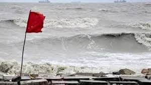 সাগরে নিম্নচাপ, বন্দরে সংকেত