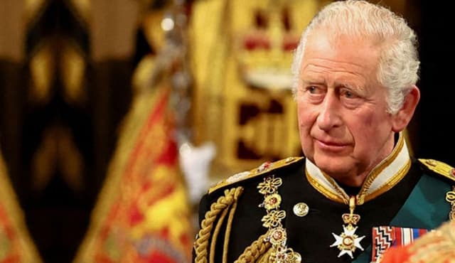 ব্রিটেনের নতুন রাজা এলিজাবেথের ছেলে চার্লস