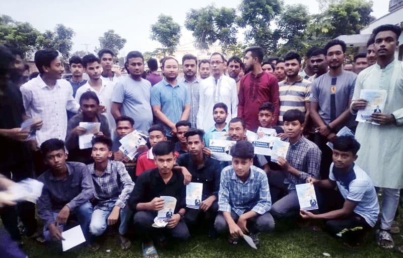 উন্নয়নের বার্তা দ্বারে দ্বারে পৌঁছে দিচ্ছেন ব্যারিস্টার সাদিক