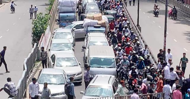 কারিগরি শিক্ষার্থীদের তেজগাঁও সড়ক অবরোধ, রাস্তায় তীব্র যানজট