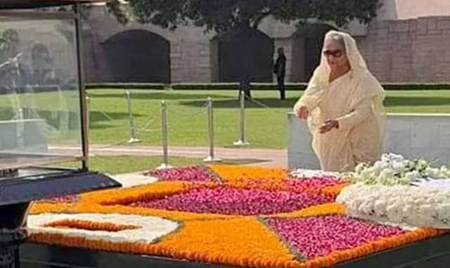 মহাত্মা গান্ধীর স্মৃতির প্রতি শ্রদ্ধা প্রধানমন্ত্রীর