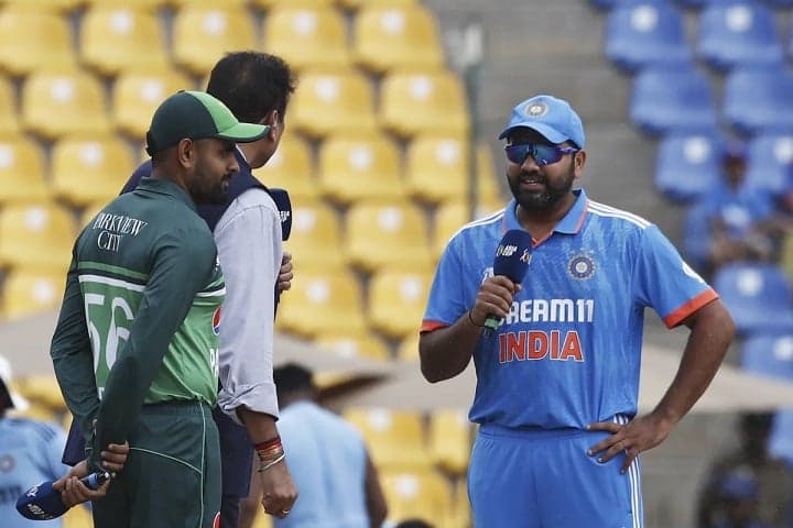 টস জিতে ভারতকে ব্যাটিংয়ে পাঠাল পাকিস্তান