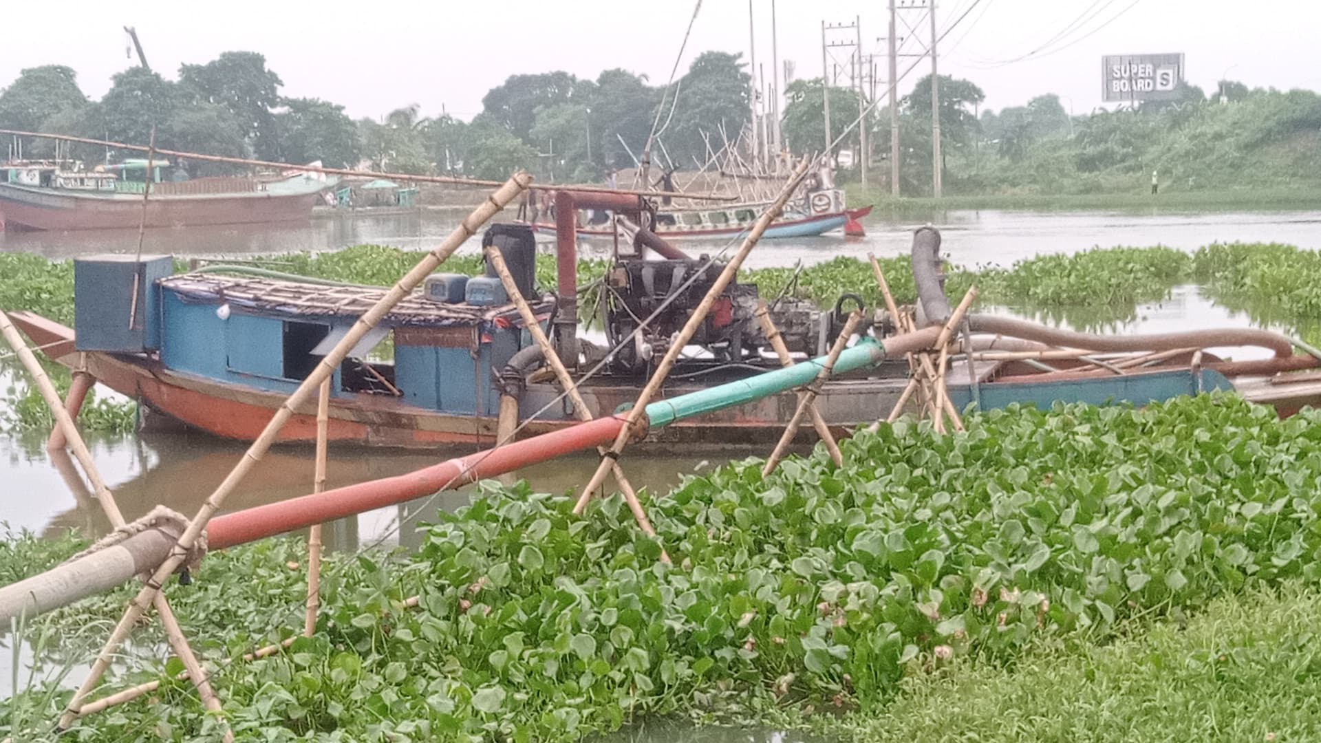 ইনিউজ ৭১ খবর প্রকাশের পর সরাইল উপজেলা প্রশাসন জব্দ করেছে ড্রেজার