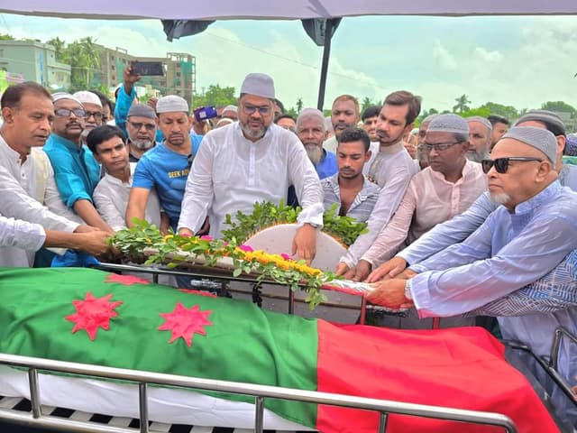 চির নিদ্রায় শায়িত হলেন সাবেক আওয়ামী লীগের এমপি আব্দুল মালেক