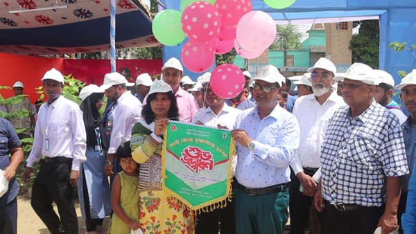 নওগাঁয় বৃক্ষমেলা: ফলজ ও বনজ গাছ প্রদর্শন