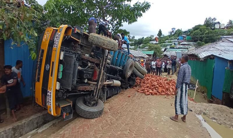 উখিয়া-টেকনাফে সড়ক দুর্ঘটনায় রোহিঙ্গা শিশুসহ নিহত ৪