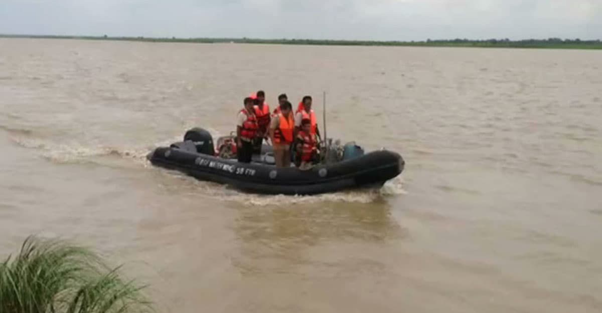 রাজশাহীতে পদ্মায় নৌকাডুবি, নিখোঁজ ৪