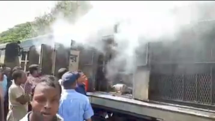লালপুরের আব্দুলপুরে উত্তরা এক্সপ্রেস ট্রেনের ইঞ্জিনে আগুন