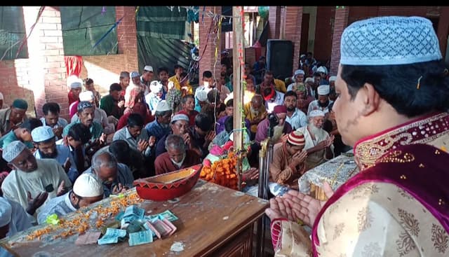 পূর্বধলায় বাবলু শাহ্ পাগলের মৃত্যু বার্ষিকী উপলক্ষে দোয়া মাহফিল