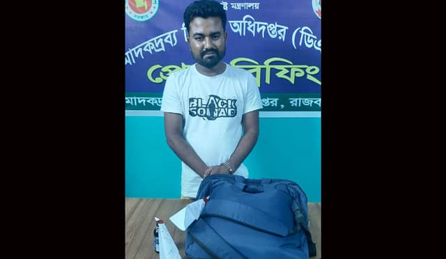 গোয়ালন্দে ফেন্সিডিলসহ সেচ্ছাসেবকলীগ নেতা গ্রেফতার