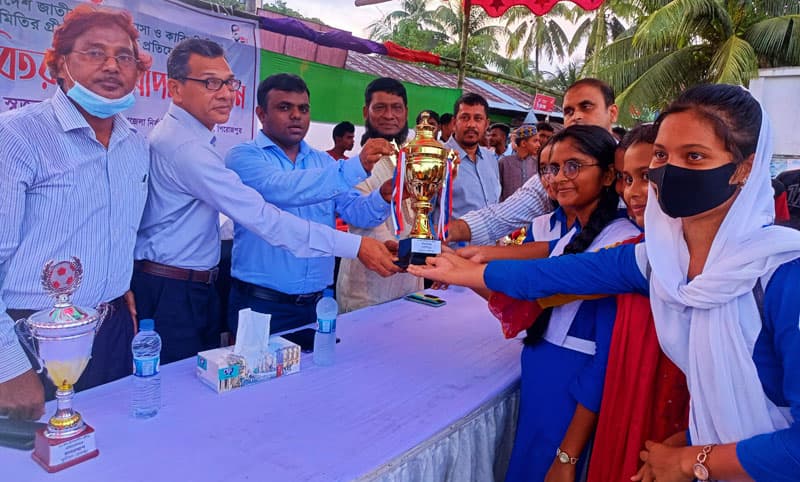 কাউখালীতে গ্রীষ্মকালীন ক্রিড়া প্রতিযোগিতার পুরস্কার বিতরণ