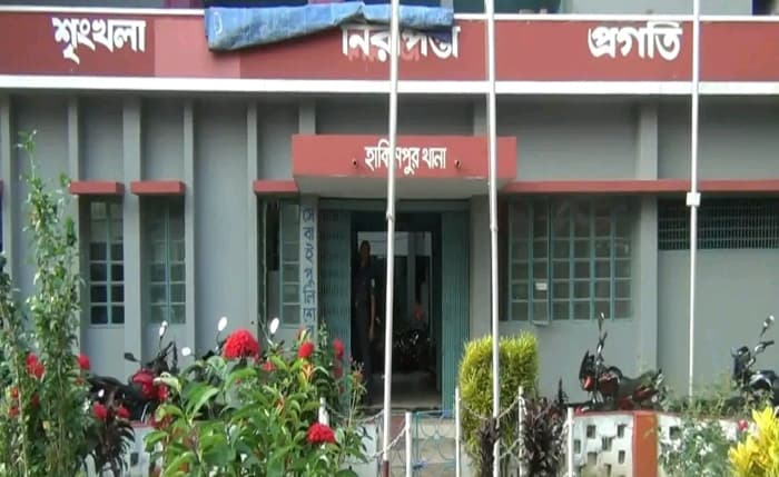 ভাইয়ের মোটর সাইকেলে মাদ্রাসায় যাওয়া হলো না নাঈমার