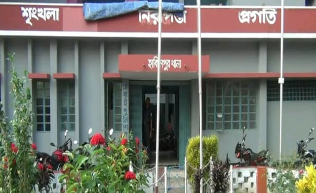 ভাইয়ের মোটর সাইকেলে মাদ্রাসায় যাওয়া হলো না নাঈমার