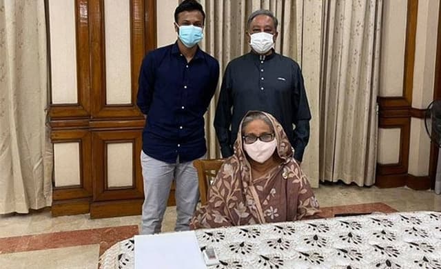 প্রধানমন্ত্রীর সঙ্গে সৌজন্য সাক্ষাতে সাকিব-পাপন