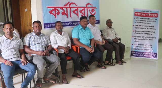 পাঁচ দফা দাবিতে নওগাঁয় পিআইও’দের কর্মবিরতি