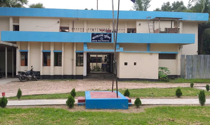 রায়গঞ্জে পুলিশ পরিচয়ে নারীর সাথে প্রতারনা
