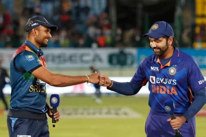 ফাইনালে ওঠার লড়াইয়ে টস জিতে ব্যাটিংয়ে ভারত