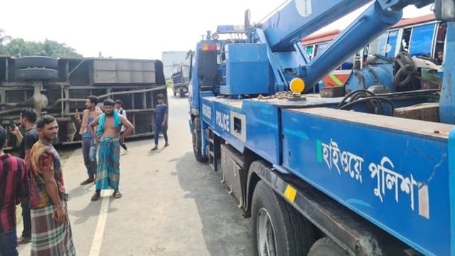 কুমিল্লায় বাসচাপায় পথচারীসহ প্রাণ গেল ৩ জনের