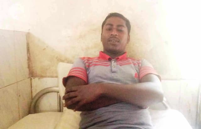 লালমোহনে মামলা তুলে নিতে প্রাণনাশের হুমকি, বাদীর ছেলেকে পিটিয়ে আহত