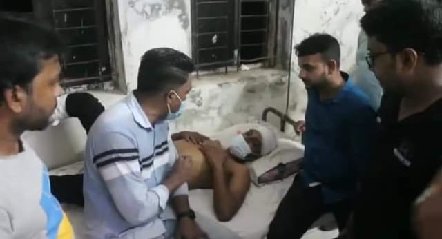 ছাত্রলীগের ৫ নেতাকর্মীকে কুপিয়ে জখম