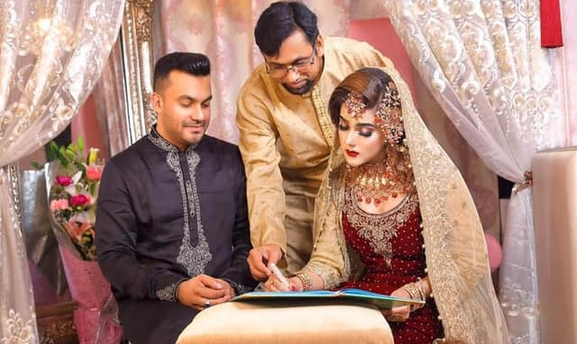 বিয়ে করেই দুই সন্তানের মা মাহিয়া মাহি!