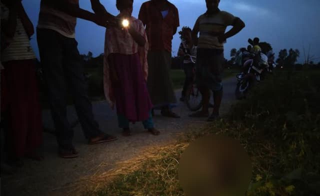 নওগাঁয় রাস্তার পাশে পলিথিনে মোড়ানো নবজাতকের মৃতদেহ