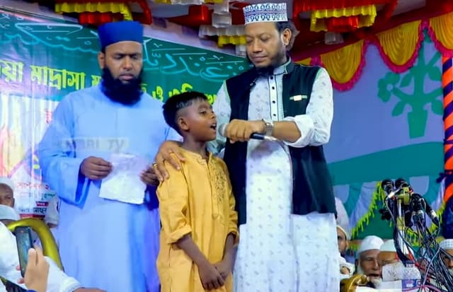 এক পরিবারের ১০ জন সদস্য ইসলাম ধর্ম গ্রহণ