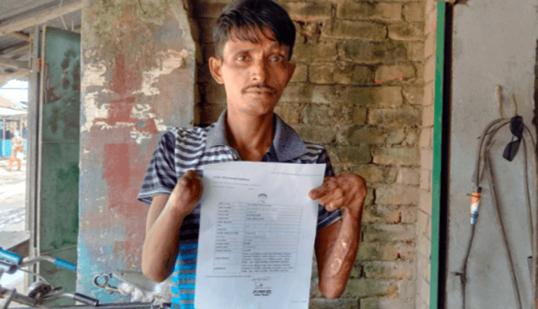 অবশেষে ভোটার হলেন প্রতিবন্ধী মারুফ