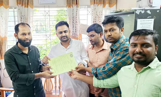 বরিশাল জেলা পরিষদ নির্বাচনে তরুণ ব্যবসায়ী খান মেহেদী হাসান'র মনোনয়ন সংগ্রহ