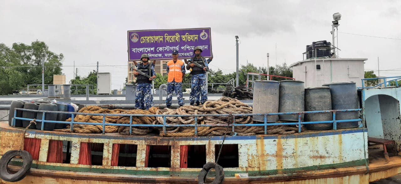 মোংলা বন্দরে সক্রিয় চোরা চক্র