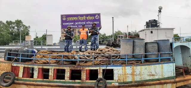 মোংলা বন্দরে সক্রিয় চোরা চক্র