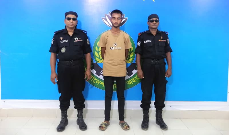 দূর্গাপুরে ৪৬৪ বোতল ফেন্সিডিল ও ৯৩০ পিচ ইয়াবাসহ মাদক কারবারি আটক