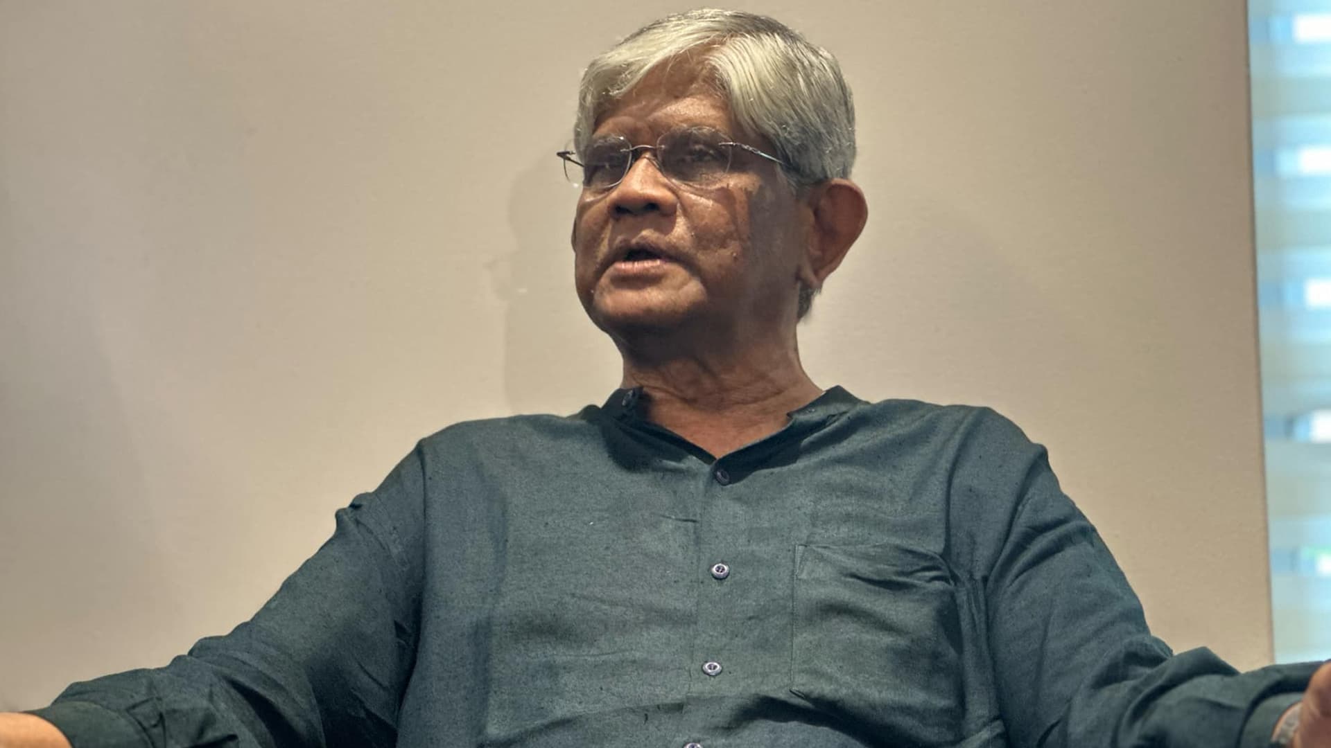 সরকারি অর্থের অপচয় কমাতে হবে: অর্থ উপদেষ্টা